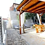 公寓 Brane With Swimming Pool