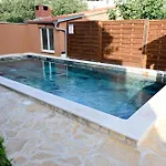 公寓 Brane With Swimming Pool *