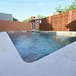 Brane With Swimming Pool 公寓 *