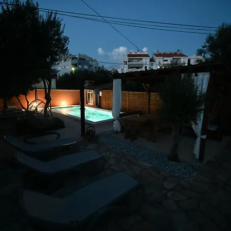 شقة Brane With Shared Swimming Pool *