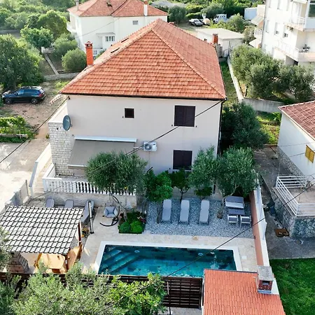 Brane With Shared Swimming Pool شقة *