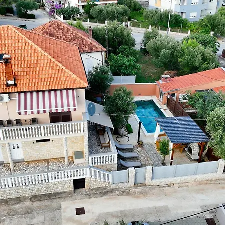Brane With Shared Swimming Pool *