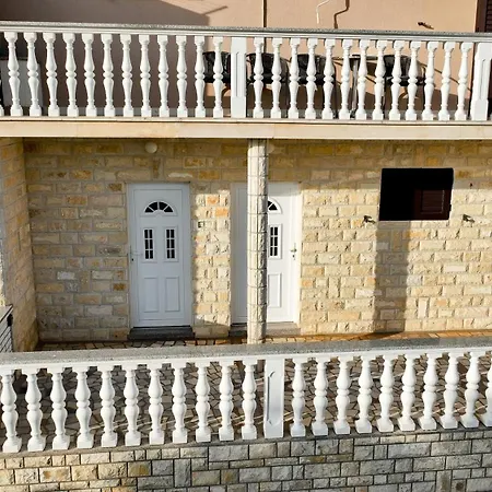 Appartement Brane With Shared Swimming Pool *
