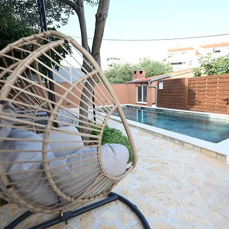 Brane With Shared Swimming Pool Appartement Zadar