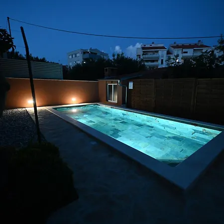 Brane With Shared Swimming Pool *