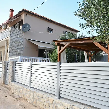 Brane With Shared Swimming Pool *