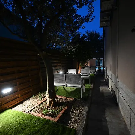Brane With Shared Swimming Pool شقة