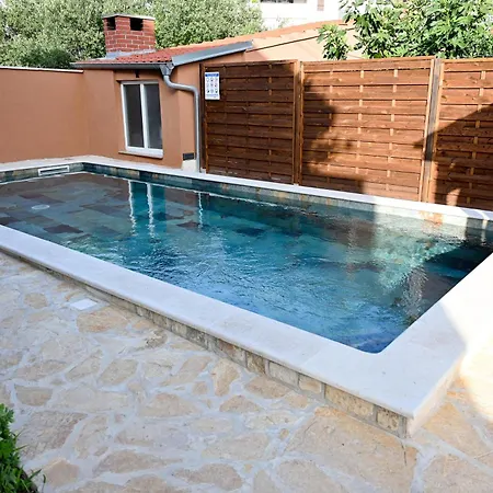 شقة Brane With Shared Swimming Pool *