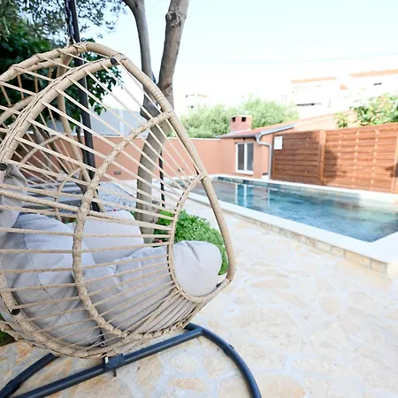 Brane With Shared Swimming Pool *