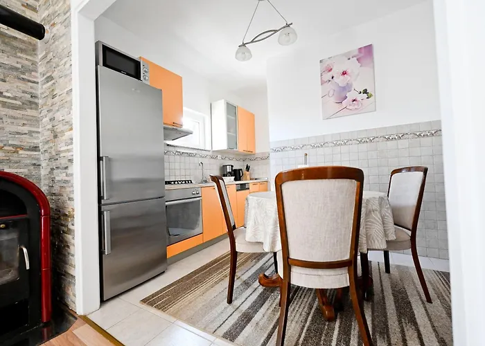 Brane With Swimming Pool Appartement