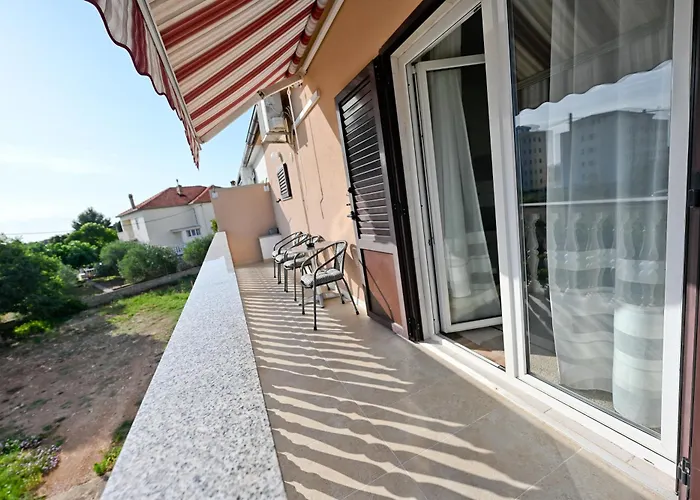 Brane With Swimming Pool Appartement *