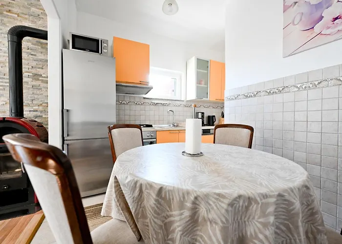 Brane With Swimming Pool Appartement Zadar