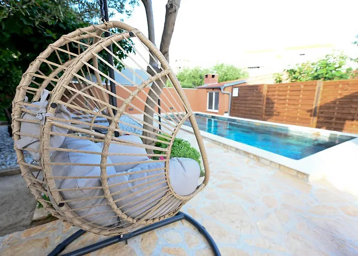 Brane With Swimming Pool Appartement