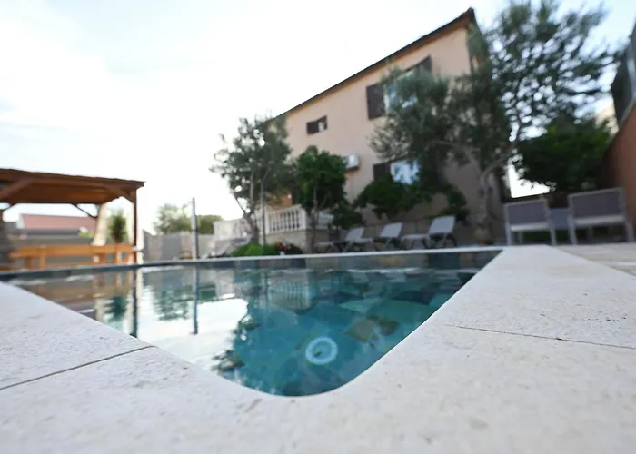 Brane With Swimming Pool Appartement