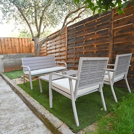Brane With Swimming Pool Apartment