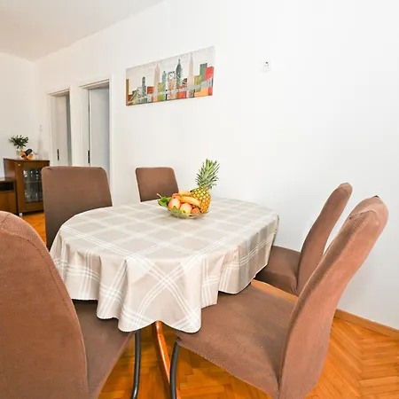 Brane With Swimming Pool Apartment *
