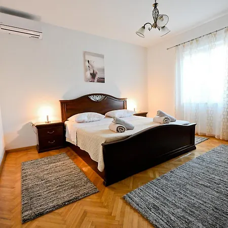 Brane With Swimming Pool Appartement *