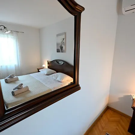 Brane With Swimming Pool Apartment