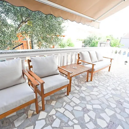 Brane With Swimming Pool Apartment *