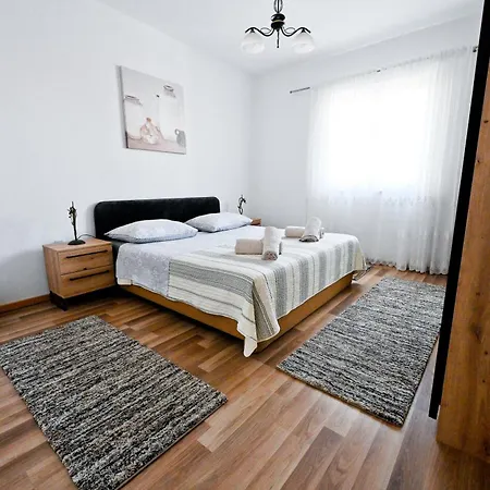 Brane With Swimming Pool Apartment *