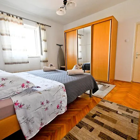 Brane With Swimming Pool Apartament Zadar