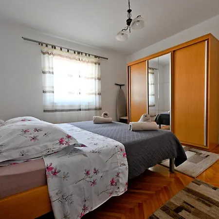 Brane With Swimming Pool Apartment