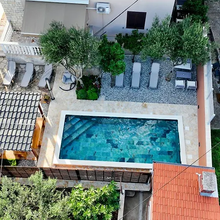 Brane With Swimming Pool Apartment Zadar