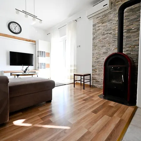 Apartmán Brane With Shared Swimming Pool