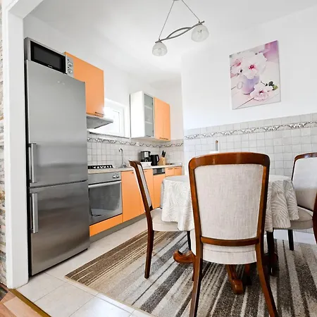 Brane With Swimming Pool Apartment