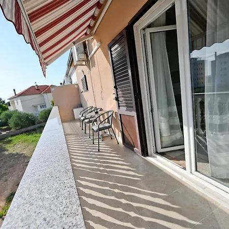 Brane With Swimming Pool Apartment *