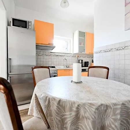 Brane With Shared Swimming Pool Apartmán Zadar