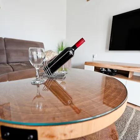 Brane With Shared Swimming Pool Apartmán