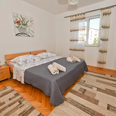 Brane With Swimming Pool Apartment *