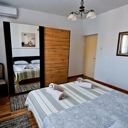 Apartmán Brane With Shared Swimming Pool *