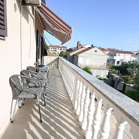 Brane With Swimming Pool Apartment