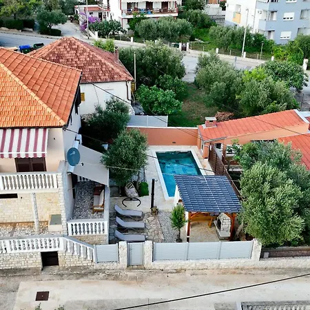 Brane With Swimming Pool Apartment Zadar