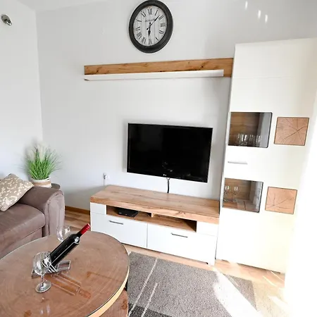 Apartmán Brane With Shared Swimming Pool