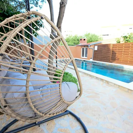 Brane With Swimming Pool Appartement