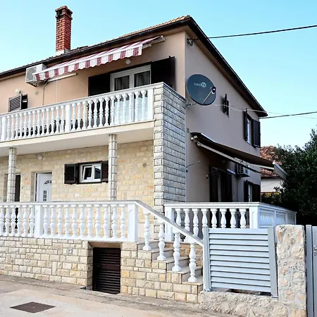 Apartment Brane With Swimming Pool