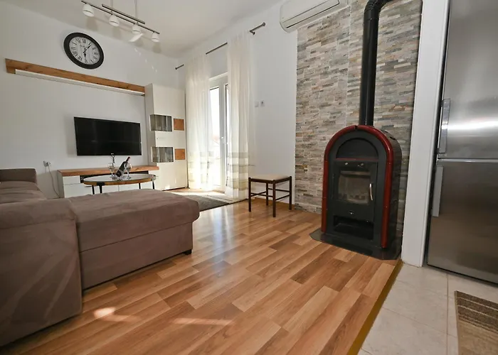 Brane With Swimming Pool * ザダル