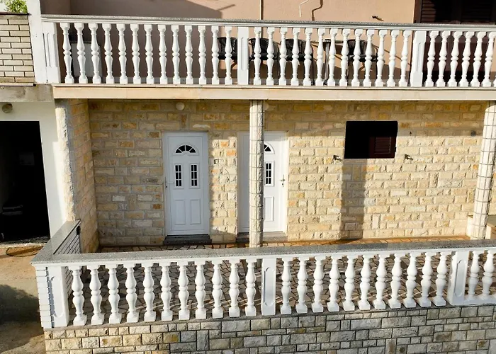 דירה Brane With Swimming Pool *