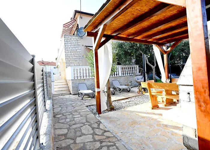 דירה Brane With Swimming Pool
