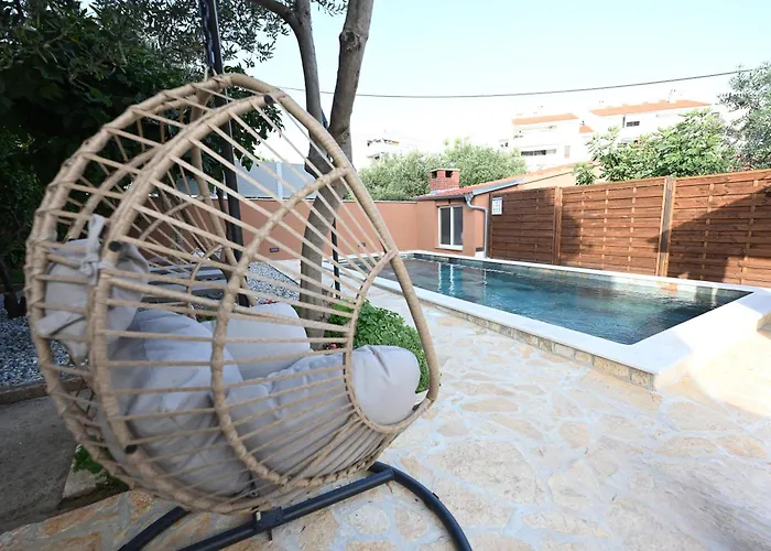 Brane With Swimming Pool アパート ザダル