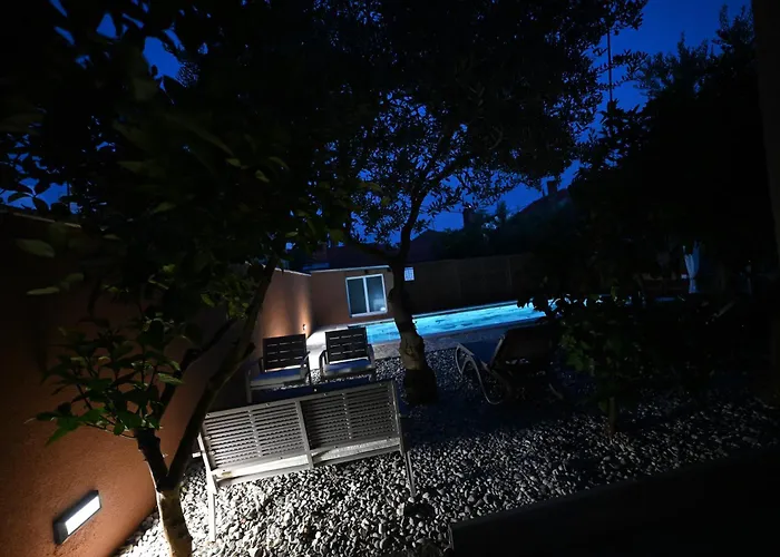 Brane With Swimming Pool * ザダル