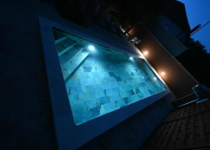 Brane With Swimming Pool זאדאר