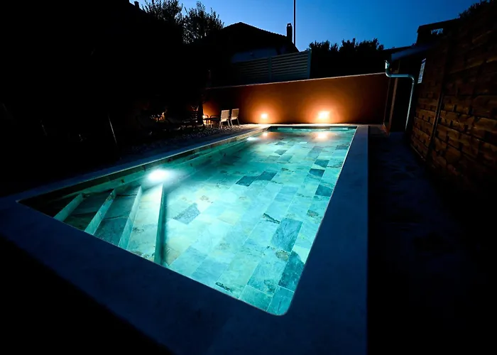 Brane With Swimming Pool * זאדאר