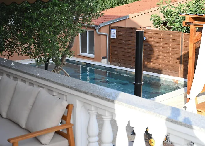 Brane With Swimming Pool *