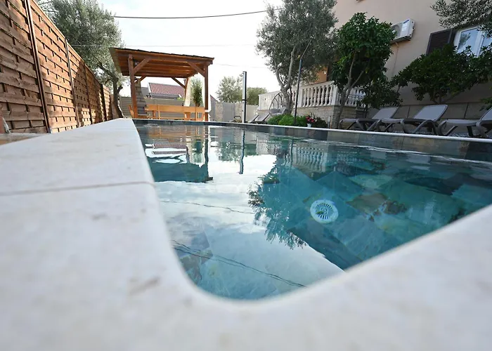 Brane With Swimming Pool ザダル