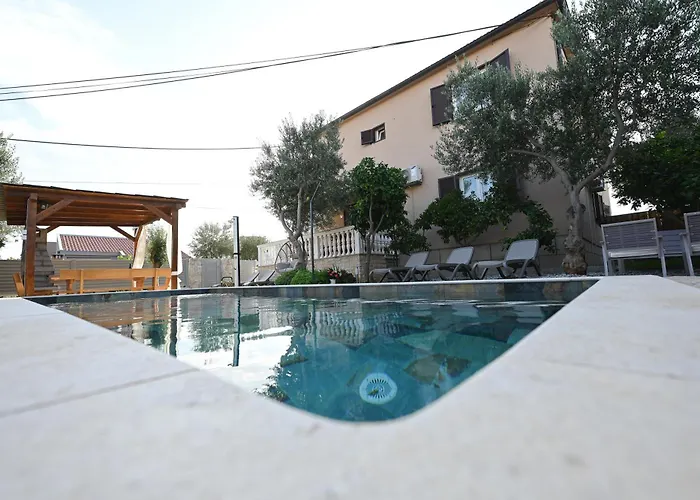 Brane With Swimming Pool * ザダル