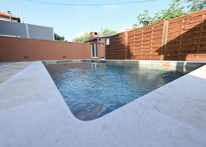 Brane With Swimming Pool アパート *